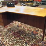 124 8235 WRITING DESK